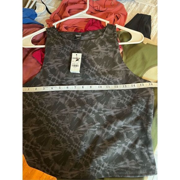 Express Body Contour Black and Gray Marble Cropped High Neck tank top - Picture 5 of 6